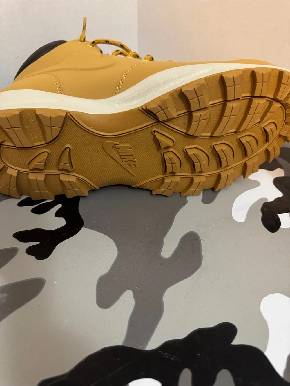 Nike Men’s Tan/Black Rugged Trail Boots
